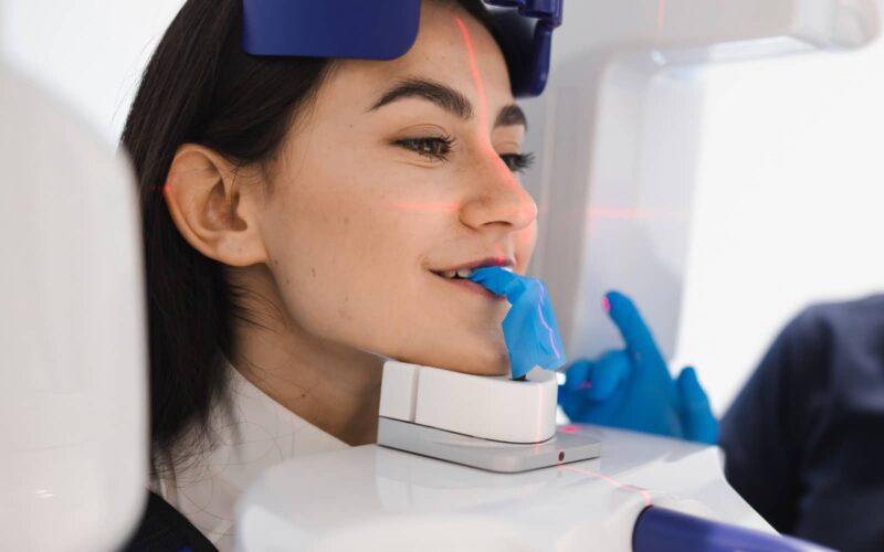 Pose d'implant dentaire : à quoi sert l'examen radiologique ? | Dr Elhyani | Paris