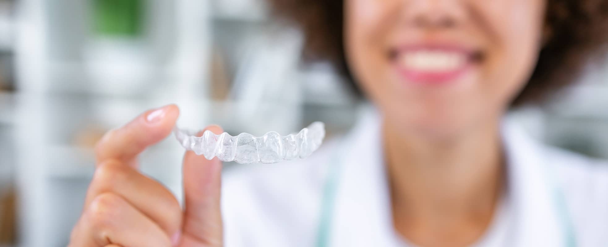 Est-ce que l’invisalign fait mal ? | Dr Elhyani | Paris
