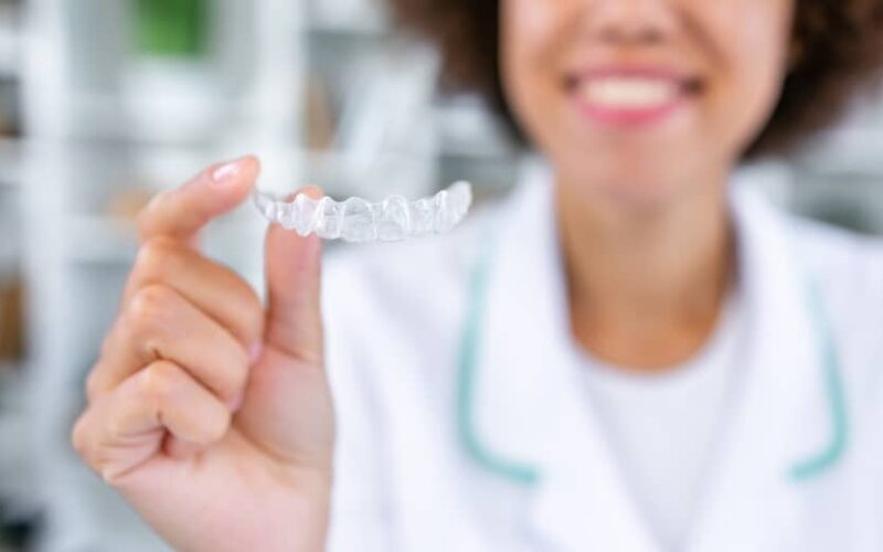 Est-ce que l’invisalign fait mal ? | Dr Elhyani | Paris