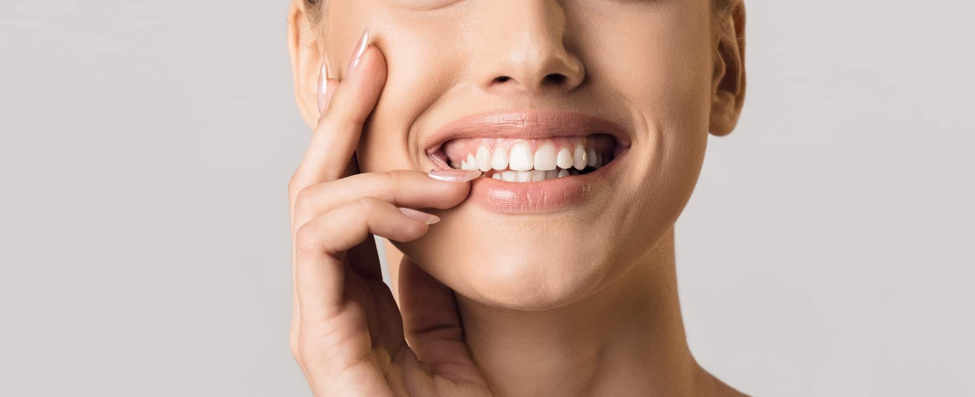 Retrouver des dents blanches à Paris avec le Dr Elhyani